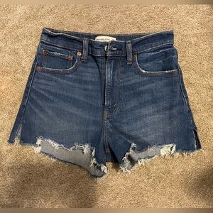 Abercrombie & Fitch: Cutoff short - high rise shorts